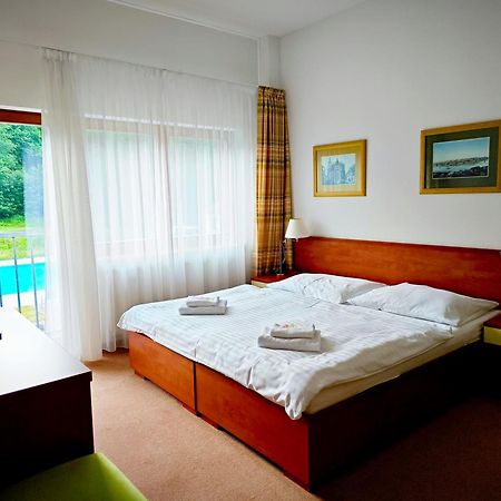 Hotel Bazant カルロヴィ・ヴァリ エクステリア 写真