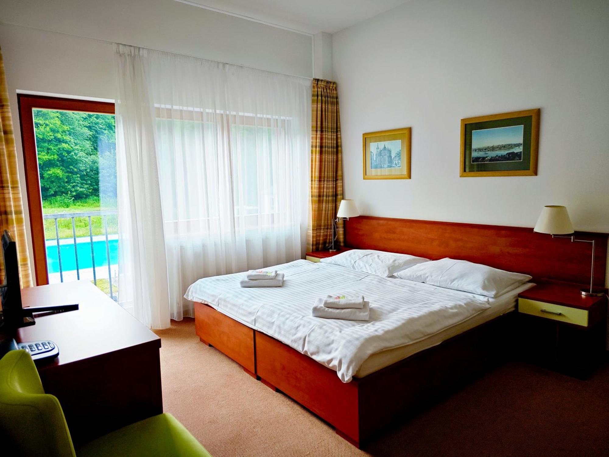 Hotel Bazant カルロヴィ・ヴァリ エクステリア 写真